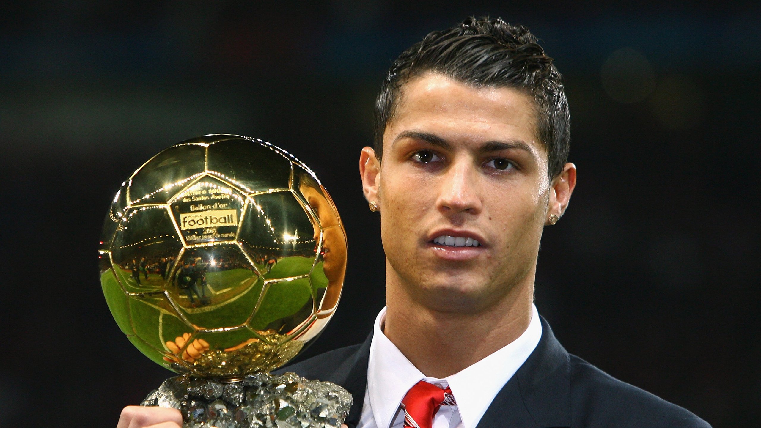 华体会官网体育-C罗夺冠后与队友热舞庆祝胜利，c罗夺冠后与队友热舞庆祝胜利是哪一集