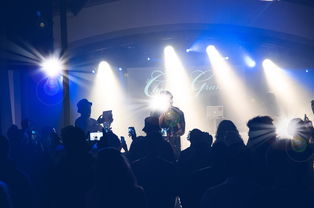 hth体育-C罗与粉丝互动现场热情高涨，c罗与队友